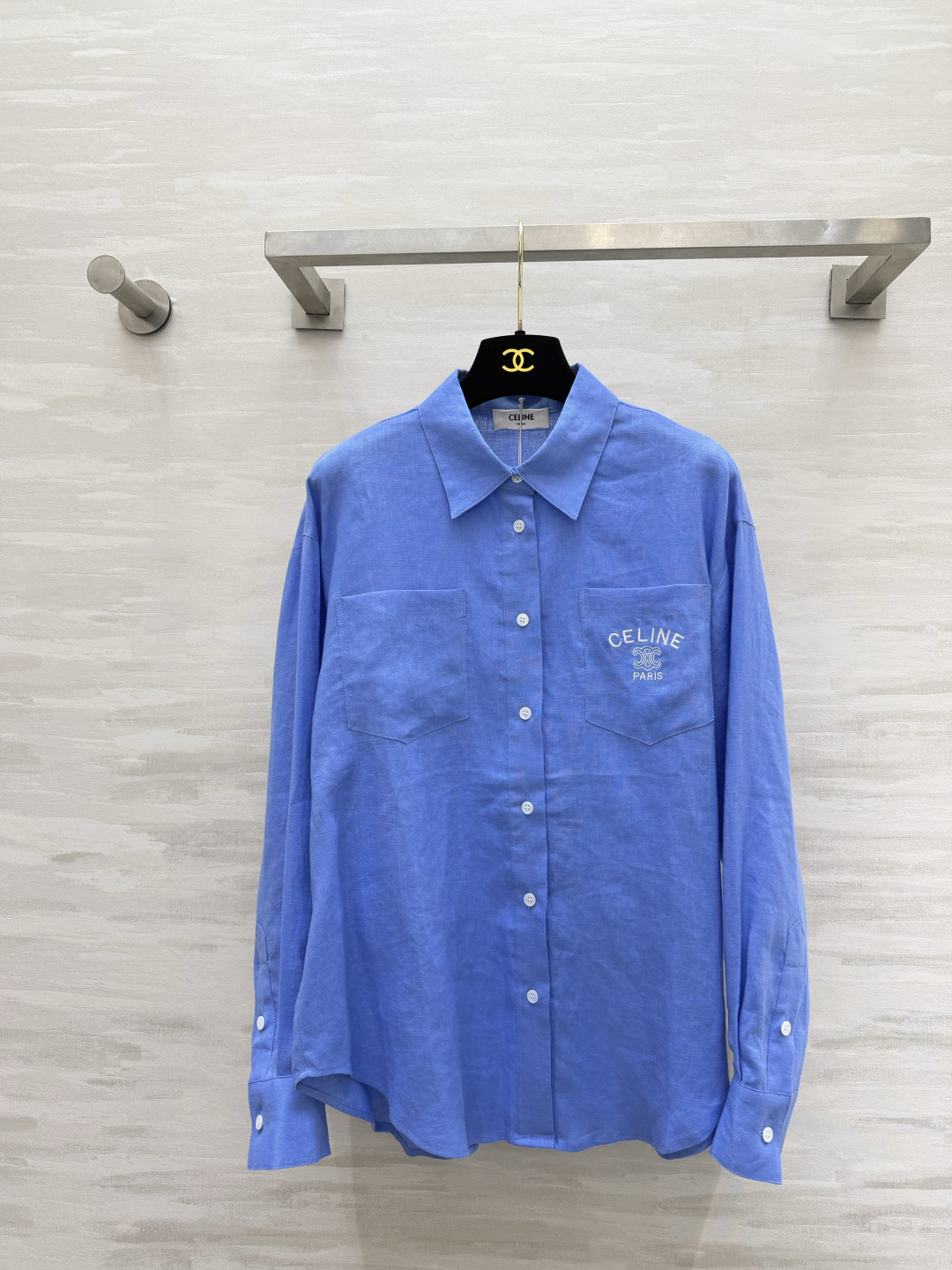 NO:946917,CELIN linen embroidered shirt, natural linen｜breathable and not stuffy, loose and lazy fit｜friendly to all body shapes, exquisite embroidery on the pockets, simple and advanced, three-color white/mint green/sapphire blue!  Suitable for commuting and traveling. High-quality customization with your eyes closed. Available in stock first size S/M/L (M size shoulder width 49, bust 112, length 67), Celine-clothing, celine, celine, shirts,19860909CELIN亚麻刺绣衬衫 天然亚麻｜透气不闷汗 宽松慵懒版型｜对各种身形友好 口袋精致刺绣 简约高级 三色白/薄荷绿/宝蓝！通勤、出游都适配 闭眼入款高品质定制 现货首发sizeS/M/L（M码肩宽49,胸围112,衣长67）,赛琳-服装,celine,celine,shirts,,Women's clothing