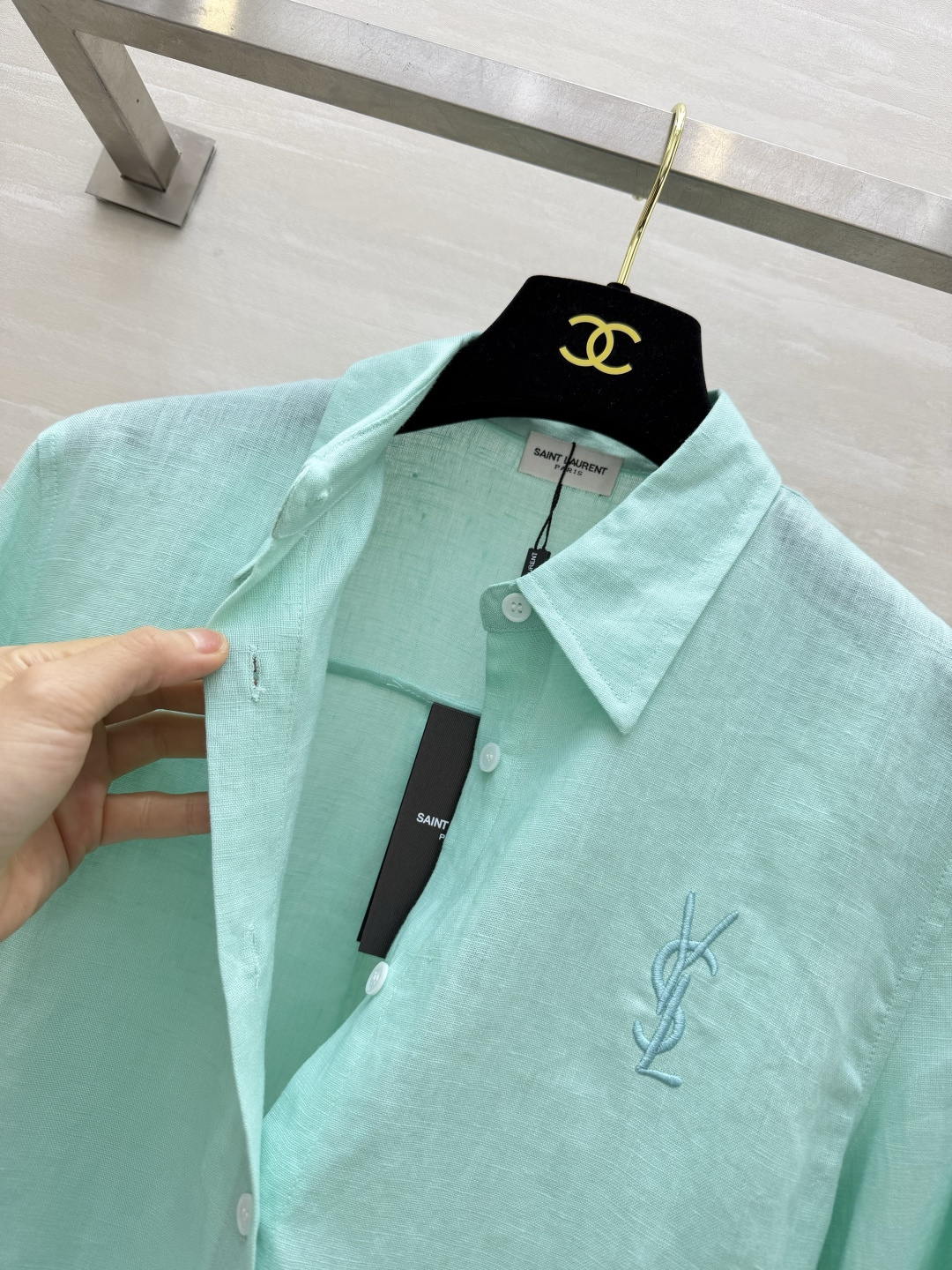 YSL²⁶亚麻刺绣衬衫 天然水洗亚麻｜透气清爽 宽松直筒版型｜包容各种身材 胸口低调刺绣标识 袖扣可调节 长短袖随心切换