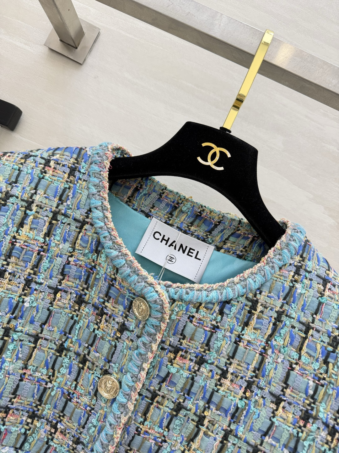 Chane♡²⁶蓝调混色粗花呢外套 湖蓝绿混纺粗花呢 配色很显白 手工编织包边｜复古金属金扣 短款圆领优化身材比例 多口