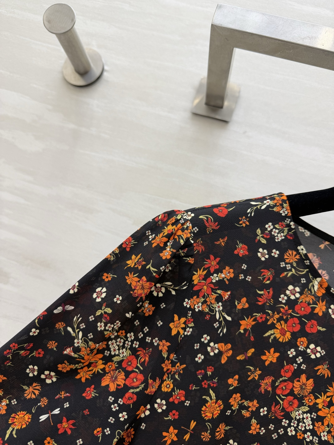Gucc♡²⁶秋日复古碎花裙上线✨经典花卉 温柔又显贵 七分袖修饰手臂线条 垂感真丝轻盈不压身圆领低调大气 日常通勤、约