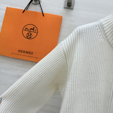 #Herme♡新款 H口袋拼皮毛衣 乳白罗纹针织+棕色皮革口袋 简约又有辨识度 100%美丽诺绵羊毛 柔软亲肤 秋冬穿超 #Herme♡新款 H口袋拼皮毛衣 乳白罗纹针织+棕色皮革口袋 简约又有辨识度 100%美丽诺绵羊毛 柔软亲肤 秋冬穿超