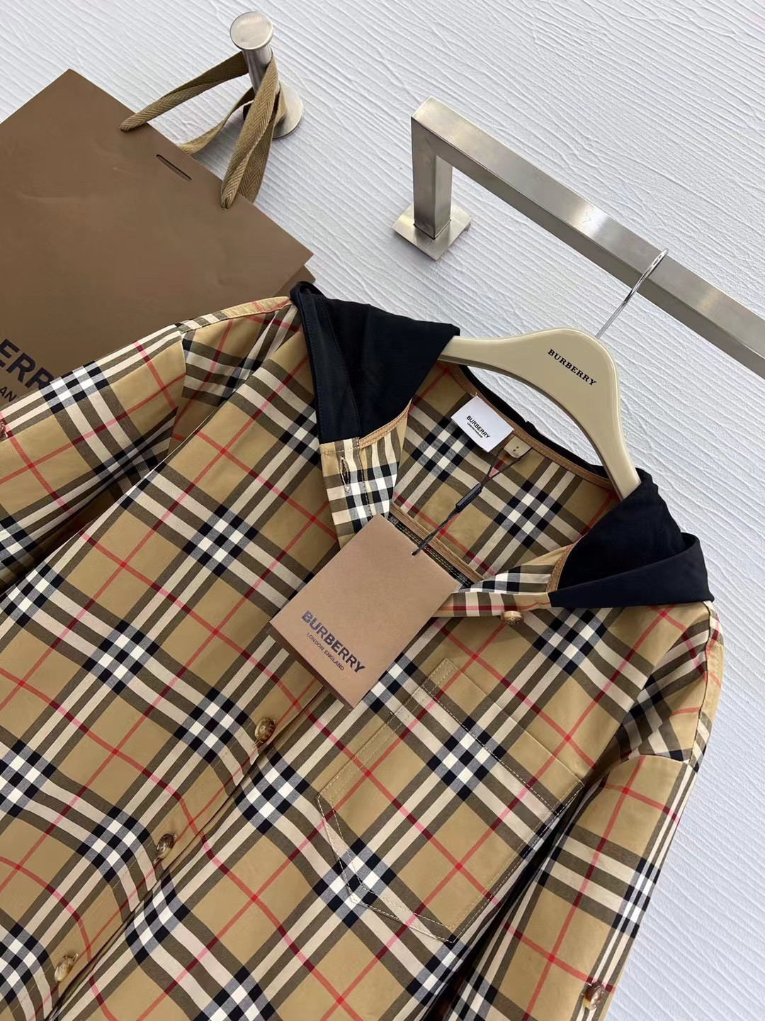 Burberr♡²⁶新品 连帽格纹衬衣外套 经典格纹图案 衬衣版型 休闲时尚 连帽设计妥妥的凹造型神器 高品质定制siz