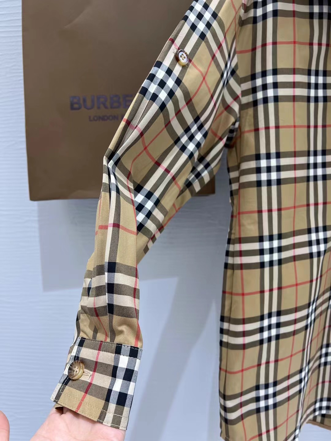 Burberr♡²⁶新品 连帽格纹衬衣外套 经典格纹图案 衬衣版型 休闲时尚 连帽设计妥妥的凹造型神器 高品质定制siz
