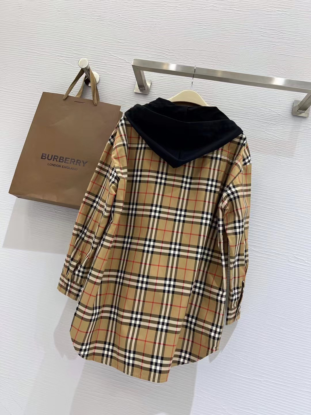 Burberr♡²⁶新品 连帽格纹衬衣外套 经典格纹图案 衬衣版型 休闲时尚 连帽设计妥妥的凹造型神器 高品质定制siz