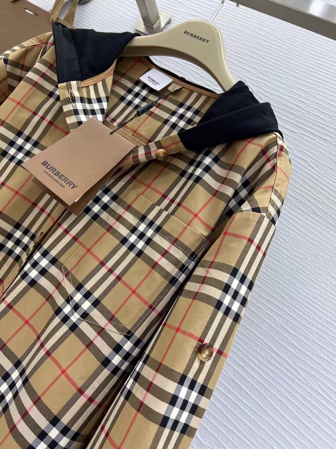 Burberr♡²⁶新品 连帽格纹衬衣外套 经典格纹图案 衬衣版型 休闲时尚 连帽设计妥妥的凹造型神器 高品质定制siz