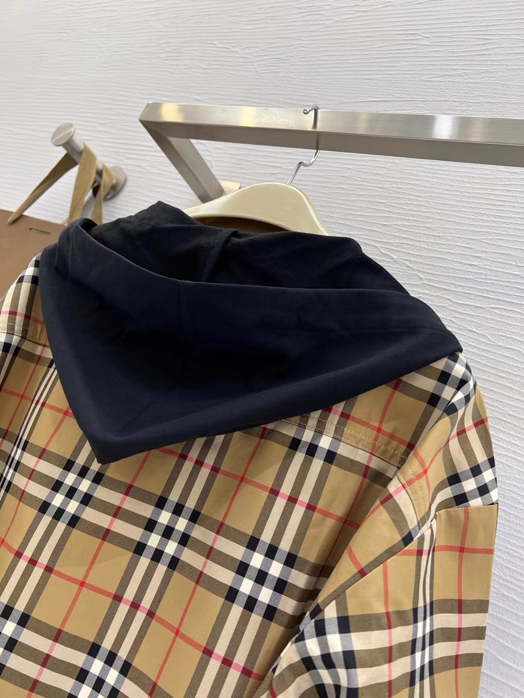 Burberr♡²⁶新品 连帽格纹衬衣外套 经典格纹图案 衬衣版型 休闲时尚 连帽设计妥妥的凹造型神器 高品质定制siz