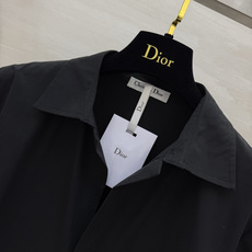 Dio♡²⁶刺绣金扣衬衫▪️黑白双色 ✔高支棉质|挺括抗皱 ✔口袋刺绣logo 单颗金扣细节✔宽松oversize版型 Dio♡²⁶刺绣金扣衬衫▪️黑白双色 ✔高支棉质|挺括抗皱 ✔口袋刺绣logo 单颗金扣细节✔宽松oversize版型