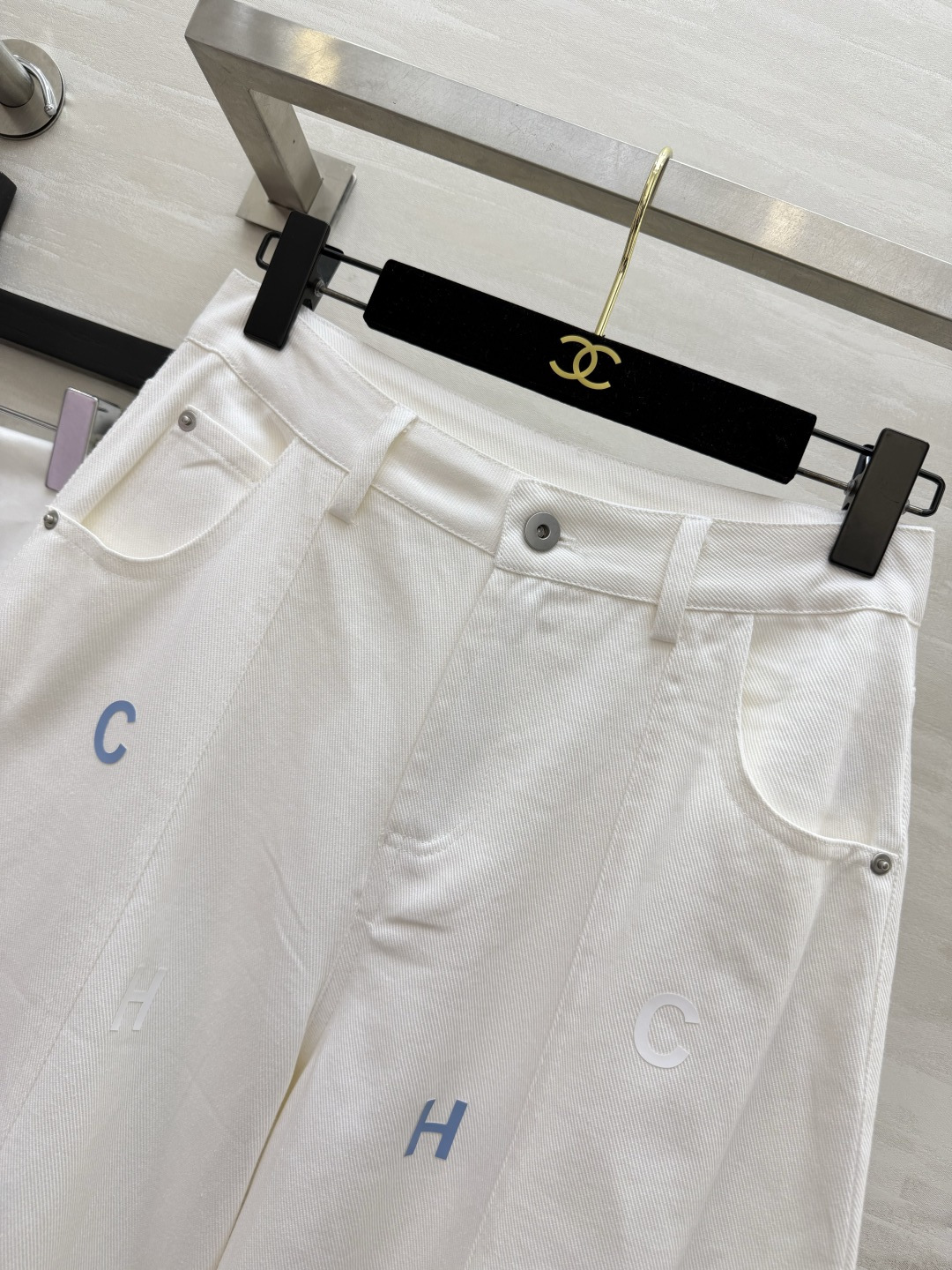 ▪️Chane♡²⁶字母刺绣阔腿裤 奶白｜樱花粉 两个配色！灯笼裤型巨藏肉 修饰腿型一绝 散落字母刺绣🪡细节氛围感拉满 