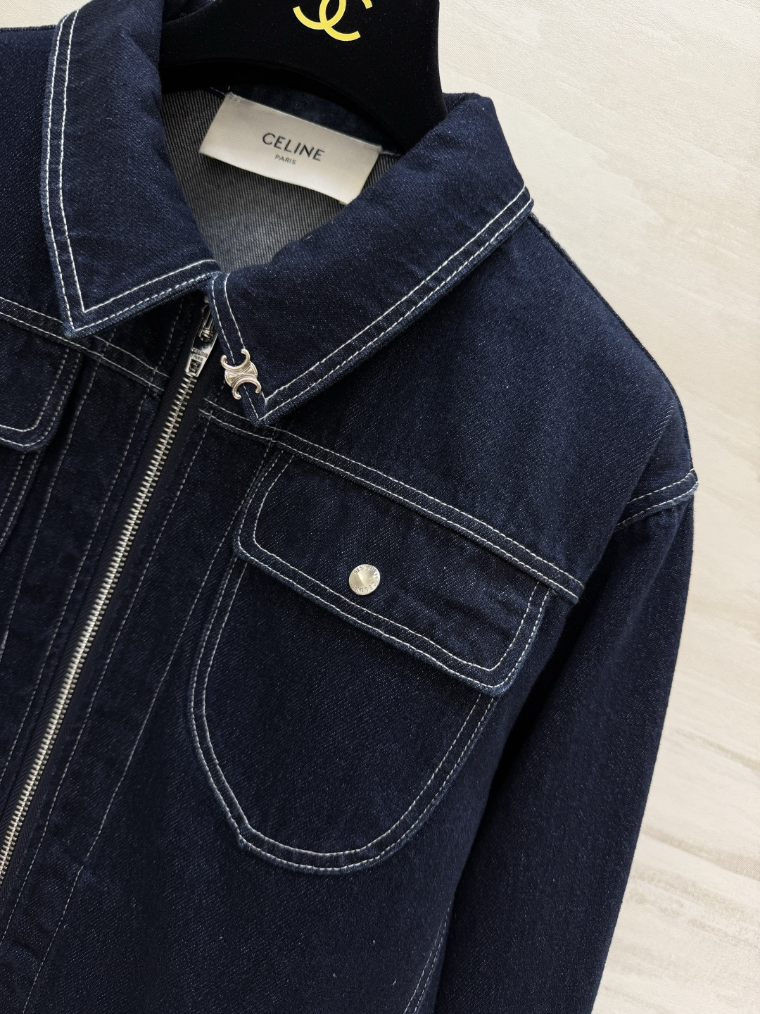 Celin♡²⁶▪️复古原色牛仔外套 深蓝原牛面料｜挺括有型 撞色明线走线 工装双口袋设计 拉链翻领宽松落肩剪裁 飒爽休
