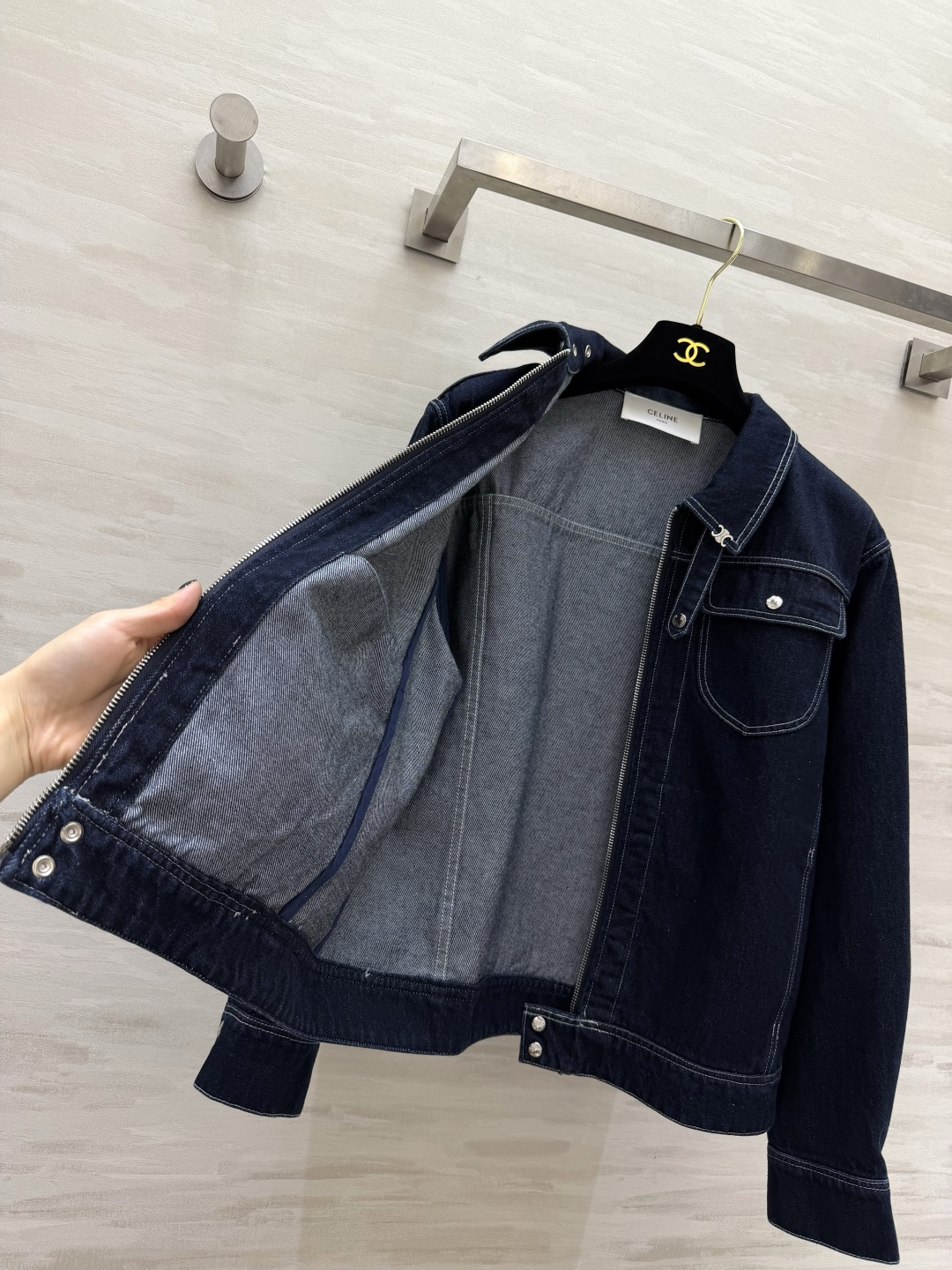 Celin♡²⁶▪️复古原色牛仔外套 深蓝原牛面料｜挺括有型 撞色明线走线 工装双口袋设计 拉链翻领宽松落肩剪裁 飒爽休