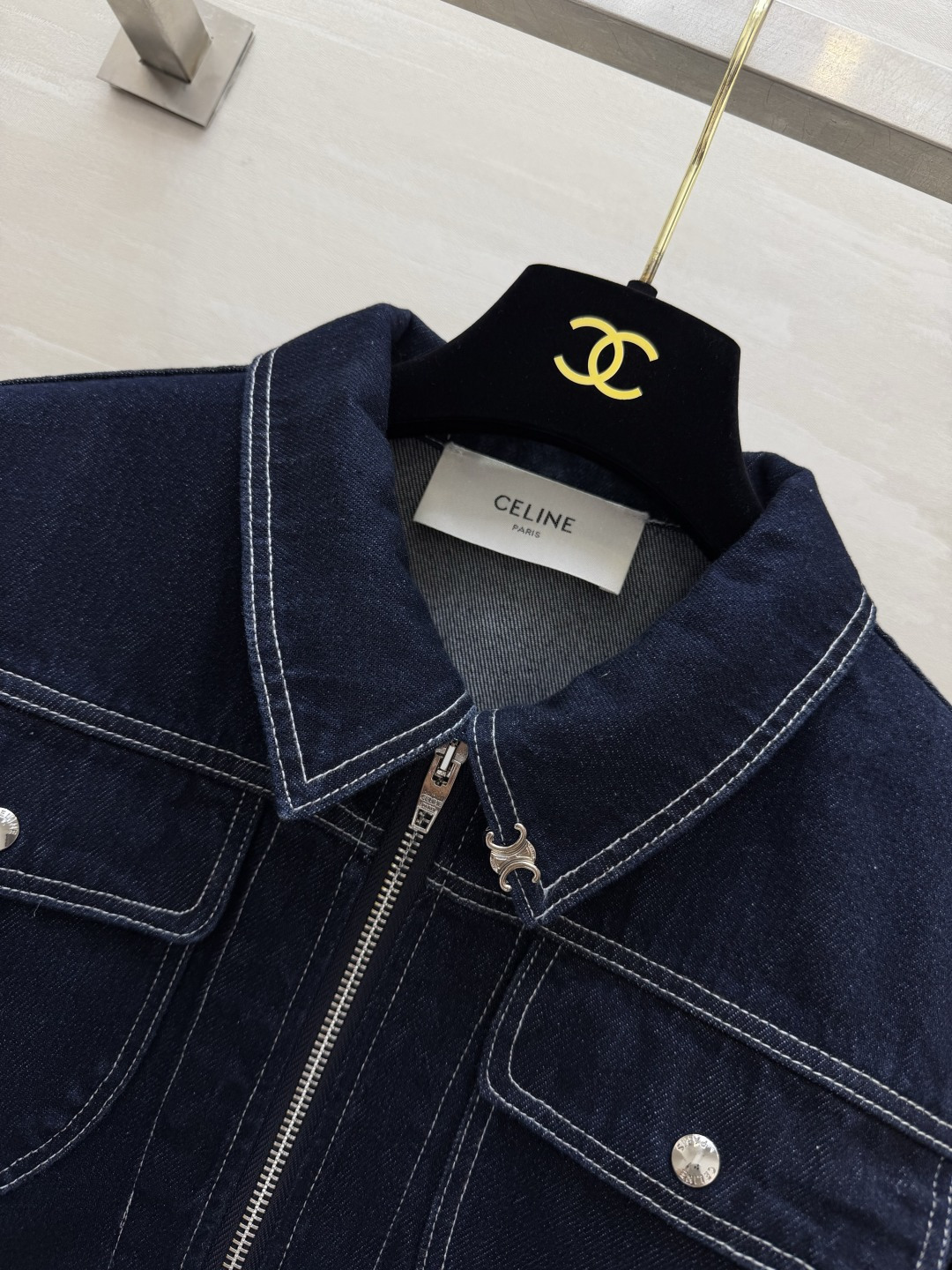 Celin♡²⁶▪️复古原色牛仔外套 深蓝原牛面料｜挺括有型 撞色明线走线 工装双口袋设计 拉链翻领宽松落肩剪裁 飒爽休