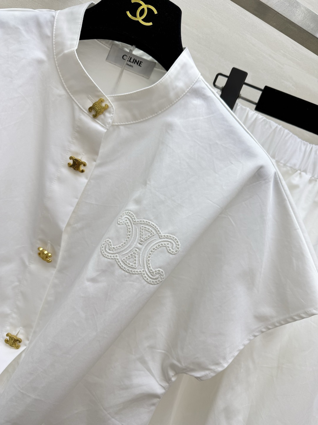 Celin♡²⁶白色刺绣棉料两件套套装 立领打结短衬衫 A字大摆半裙✨ 金属金扣同色刺绣细节 小飞袖衬衫 下摆可打结造型