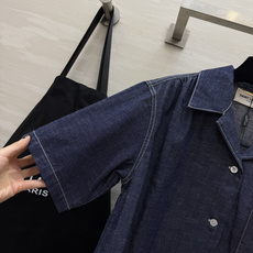 YSL²⁶牛仔套装|松弛感高级穿搭✨原色水洗牛仔面料 色调复古耐看 短袖翻领衬衫 口袋精致刺绣标识 明线走线细节拉满 松 YSL²⁶牛仔套装|松弛感高级穿搭✨原色水洗牛仔面料 色调复古耐看 短袖翻领衬衫 口袋精致刺绣标识 明线走线细节拉满 松