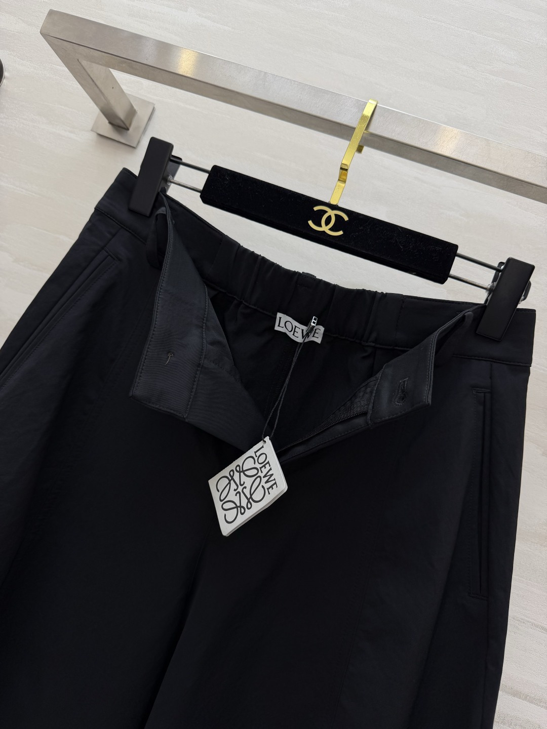 Loew♡²⁶三色阔腿神裤💛🤍🖤白/卡其/黑 经典三色 立体分割剪裁 巨藏肉 阔腿垂坠版型 优化各种腿型 透气肌理面料 
