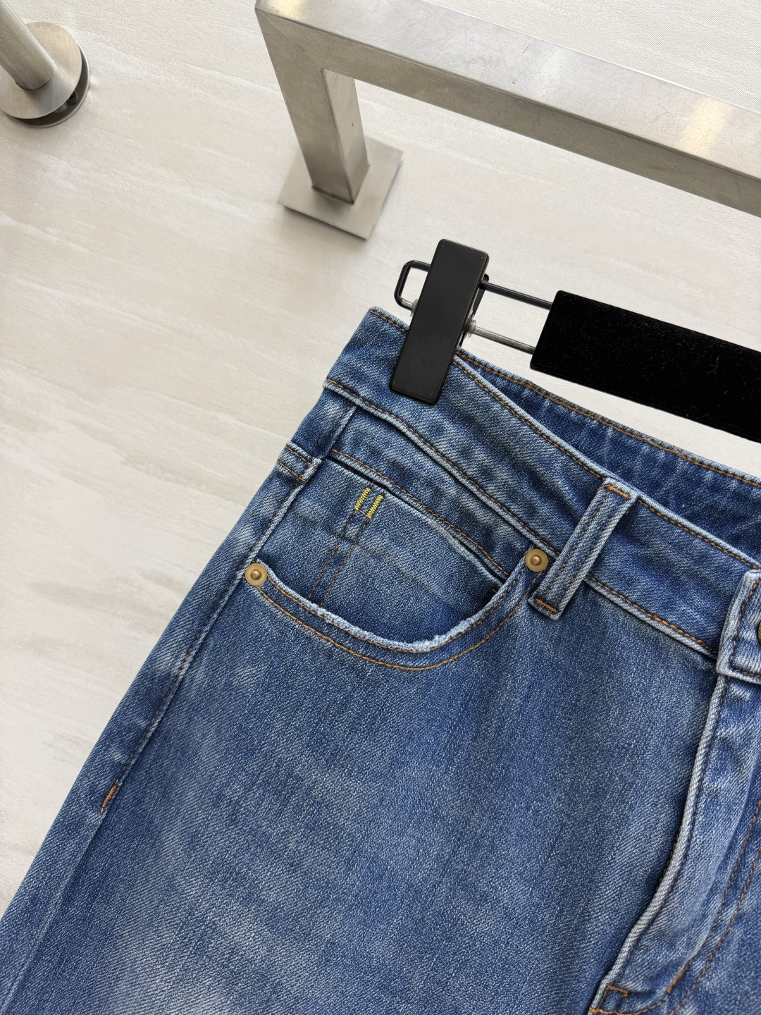 프라다 라이트워시 크롭 와이드 레그 여성 바지 상세 이미지 2