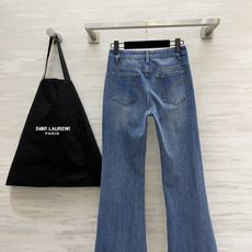 ysl²⁶封神微喇牛仔裤|承包你一整个四季穿搭✨白/浅蓝/黑灰三色齐上线 经典高腰微喇版型!巧妙修饰胯宽、腿不直,拉长腿 ysl²⁶封神微喇牛仔裤|承包你一整个四季穿搭✨白/浅蓝/黑灰三色齐上线 经典高腰微喇版型!巧妙修饰胯宽、腿不直,拉长腿