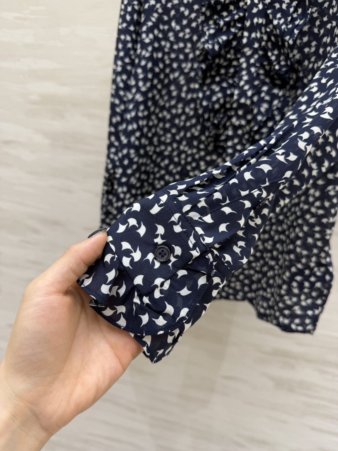 #Ralph Lauren²⁶ss紫标系列 藏青底真丝碎花衬衣  荷叶边真丝把浪漫刻进骨子里 前襟褶皱荷叶边+袖口木耳边