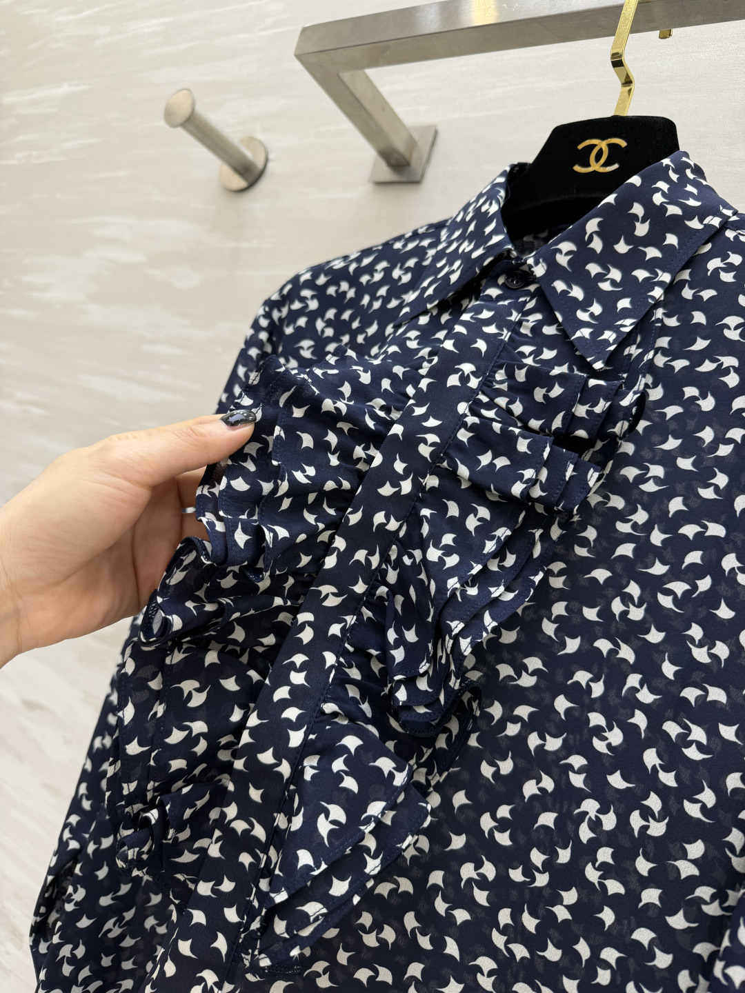 #Ralph Lauren²⁶ss紫标系列 藏青底真丝碎花衬衣  荷叶边真丝把浪漫刻进骨子里 前襟褶皱荷叶边+袖口木耳边