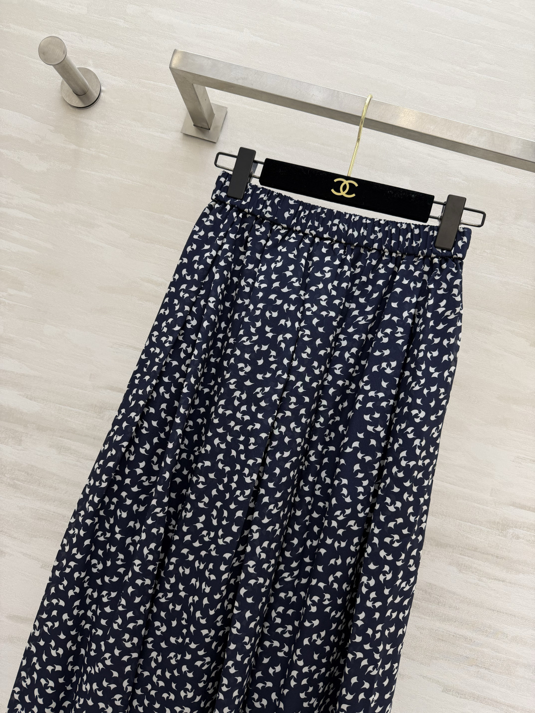 #Ralph Lauren²⁶ss紫标系列 藏青底真丝碎花半裙 碎花真丝把浪漫刻进骨子里 温柔又灵动 自带朦胧氛围感 轻