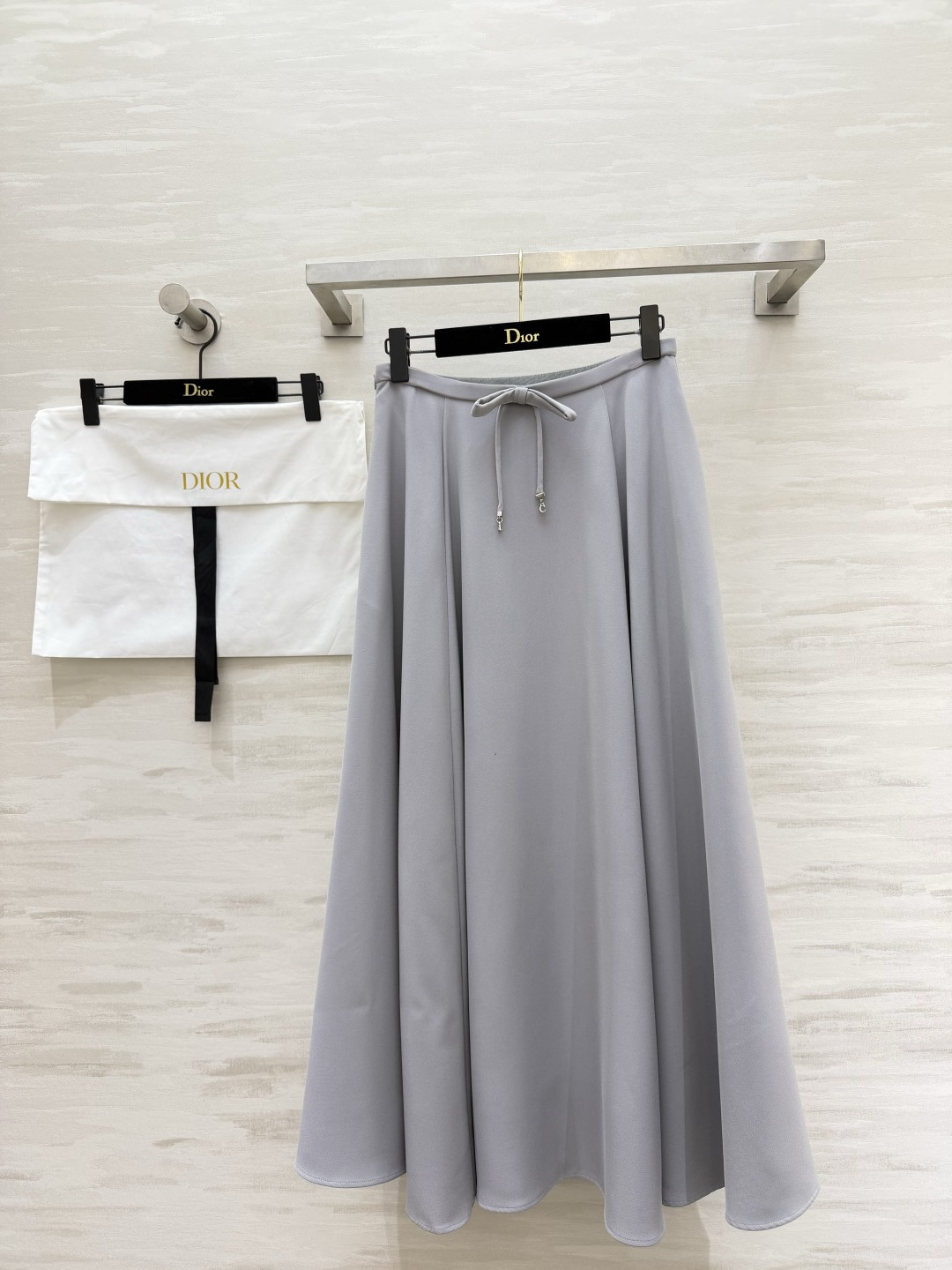 NO:951390,The Dio matte gray lace-up full-length skirt is perfect as a set with the same series of jackets. The waist is delicately tied with a bow, and the gentle details are full of details. The large umbrella skirt is cut with full drape!  The loose skirt has a sense of elegance when walking around. The high-end matte fabric has a delicate and durable texture. The cool gray tone is elegant and atmospheric. It can be worn for commuting or dating. Wear it alone or as a set with a lace jacket. It will instantly enhance the atmosphere!  High-quality customization, available in stock first size S/M/L (S size waist 66, skirt length 92), Dior-clothing, dior, dior, skirts, jackets & coats,19860909Dio雾灰系带大摆半身长裙同系列外套成套搭配绝了 腰头精致蝴蝶结系带 温柔细节拉满 大伞裙剪裁 垂感十足！宽松裙摆走动自带飘逸感 高级哑光面料 质感细腻耐看 清冷灰调优雅大气 通勤约会均可 单穿、搭配蕾丝外套一套入 氛围感直接拉满！高品质定制 现货首发sizeS/M/L（s码腰围66,裙长92）,迪奥-服装,dior,dior,skirts,jackets & coats,,Women's clothing
