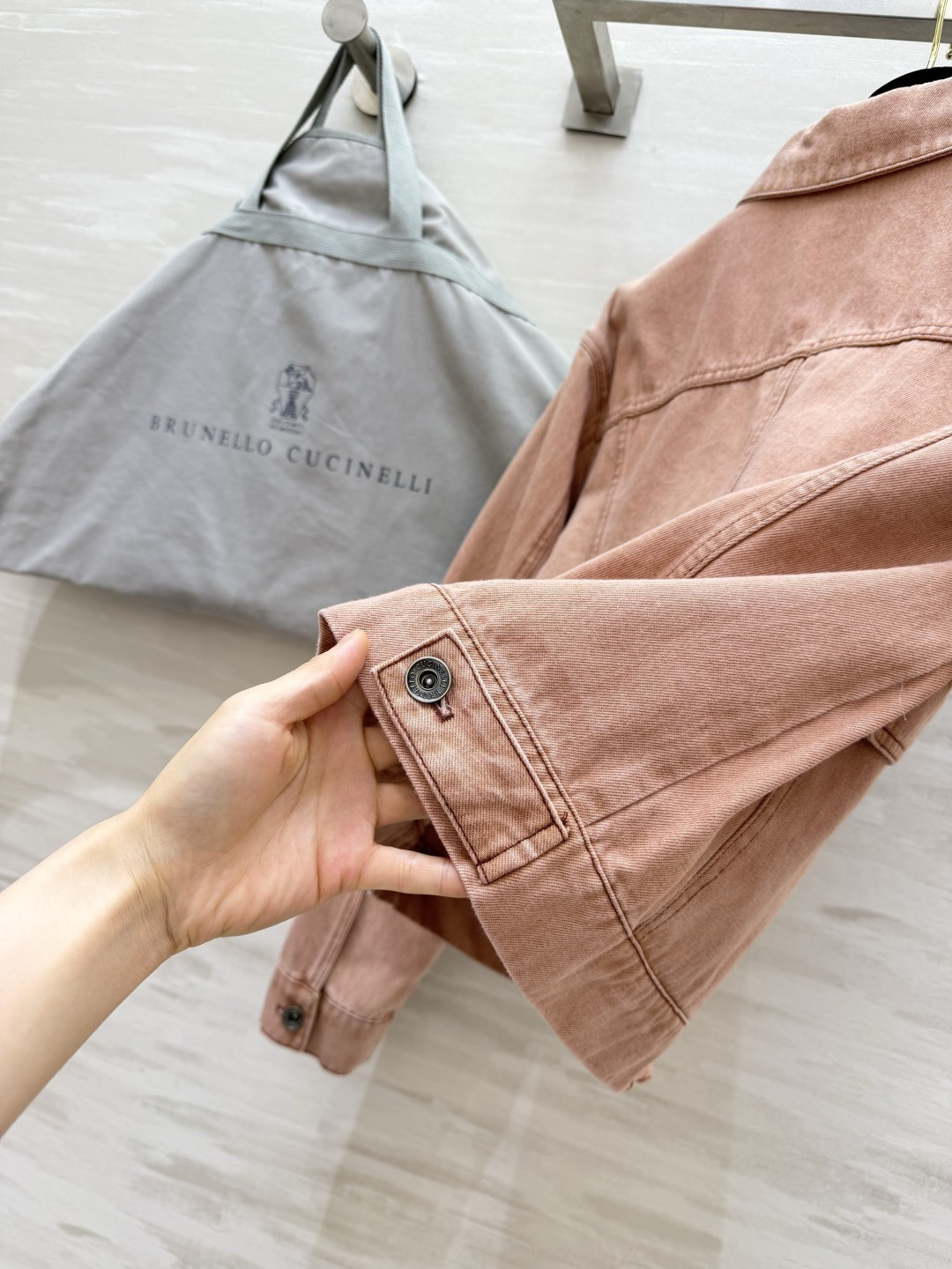 Brunello Cucinell♡²⁶水洗牛仔外套🍂复古温柔调调 打破牛仔沉闷感 做旧水洗工艺 色调柔和高级翻领大贴袋