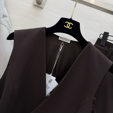 Brunello Cucinell♡²⁶V领马甲短裤两件套|双色上新🤎深灰|巧克力棕 两色可选 围裹式V领马甲 侧边绑带 Brunello Cucinell♡²⁶V领马甲短裤两件套|双色上新🤎深灰|巧克力棕 两色可选 围裹式V领马甲 侧边绑带