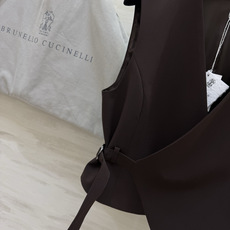 Brunello Cucinell♡²⁶V领马甲短裤两件套|双色上新🤎深灰|巧克力棕 两色可选 围裹式V领马甲 侧边绑带 Brunello Cucinell♡²⁶V领马甲短裤两件套|双色上新🤎深灰|巧克力棕 两色可选 围裹式V领马甲 侧边绑带