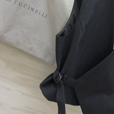 Brunello Cucinell♡²⁶V领马甲短裤两件套|双色上新🤎深灰|巧克力棕 两色可选 围裹式V领马甲 侧边绑带 Brunello Cucinell♡²⁶V领马甲短裤两件套|双色上新🤎深灰|巧克力棕 两色可选 围裹式V领马甲 侧边绑带