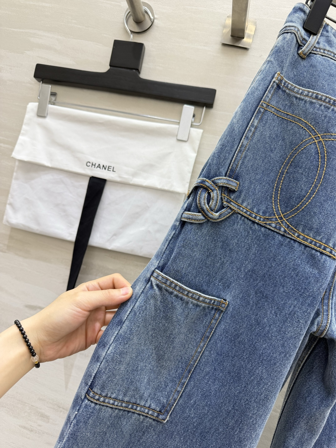 Chane♡²⁶B 原版开发 侧logo皮标牛仔裤 高品质定制 现货首发size：36/38/40（）