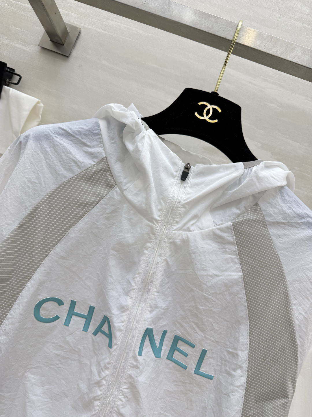刚需王牌防晒外套来啦❗ Chane♡²⁶新款拼色轻薄防晒衣 温柔色系，白月光&海盐蓝 低调高奢质感，上身显贵又洋气 轻量