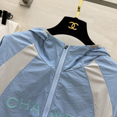 刚需王牌防晒外套来啦❗ Chane♡²⁶新款拼色轻薄防晒衣 温柔色系,白月光&海盐蓝 低调高奢质感,上身显贵又洋气 轻量 刚需王牌防晒外套来啦❗ Chane♡²⁶新款拼色轻薄防晒衣 温柔色系,白月光&海盐蓝 低调高奢质感,上身显贵又洋气 轻量