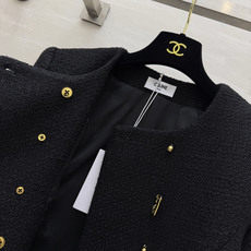 #CELIN♡ 刘诗诗同款 凯旋门系列 羊毛夹克外套山羊毛混纺柔软又舒适 开模金色凯旋门Logo纽扣细节满分✨ 微翘驳领 #CELIN♡ 刘诗诗同款 凯旋门系列 羊毛夹克外套山羊毛混纺柔软又舒适 开模金色凯旋门Logo纽扣细节满分✨ 微翘驳领