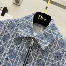 DIO♡²⁶藤格纹提花短款夹克|早秋氛围感外套 清冷蓝调混纺面料 肌理感十足 精致菱格织纹贯穿衣身 复古又耐看 小翻领+ DIO♡²⁶藤格纹提花短款夹克|早秋氛围感外套 清冷蓝调混纺面料 肌理感十足 精致菱格织纹贯穿衣身 复古又耐看 小翻领+