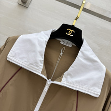 Brunello Cucinell♡²⁶早秋休闲撞色边线外套|两色可选 极简松弛的意式休闲风 大翻领+拉链全开设计随性大 Brunello Cucinell♡²⁶早秋休闲撞色边线外套|两色可选 极简松弛的意式休闲风 大翻领+拉链全开设计随性大