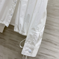 Moncle♡²⁶娃娃领短款抽绳外套|两色上新 简约减龄的日常刚需单品 柔和小圆娃娃领 弱化棱角 自带少女感 宽松短款剪 Moncle♡²⁶娃娃领短款抽绳外套|两色上新 简约减龄的日常刚需单品 柔和小圆娃娃领 弱化棱角 自带少女感 宽松短款剪
