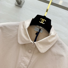 Moncle♡²⁶娃娃领短款抽绳外套|两色上新 简约减龄的日常刚需单品 柔和小圆娃娃领 弱化棱角 自带少女感 宽松短款剪 Moncle♡²⁶娃娃领短款抽绳外套|两色上新 简约减龄的日常刚需单品 柔和小圆娃娃领 弱化棱角 自带少女感 宽松短款剪