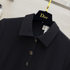 Dio♡²⁶经典赫本风收腰连衣裙|利落小翻领 半开襟金属扣 简约自带高级感 短袖剪裁修饰手臂 高腰收褶大裙摆藏肉显瘦 顺 Dio♡²⁶经典赫本风收腰连衣裙|利落小翻领 半开襟金属扣 简约自带高级感 短袖剪裁修饰手臂 高腰收褶大裙摆藏肉显瘦 顺
