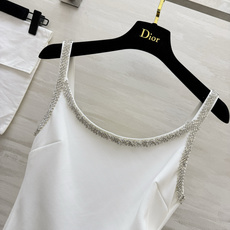 #Dio♡²⁶经典水钻吊带礼服连衣裙 黑白双色,解锁两种极致优雅🤍🖤 领口肩带满镶精致水钻,细闪高级氛围感拉满 侧边收褶 #Dio♡²⁶经典水钻吊带礼服连衣裙 黑白双色,解锁两种极致优雅🤍🖤 领口肩带满镶精致水钻,细闪高级氛围感拉满 侧边收褶