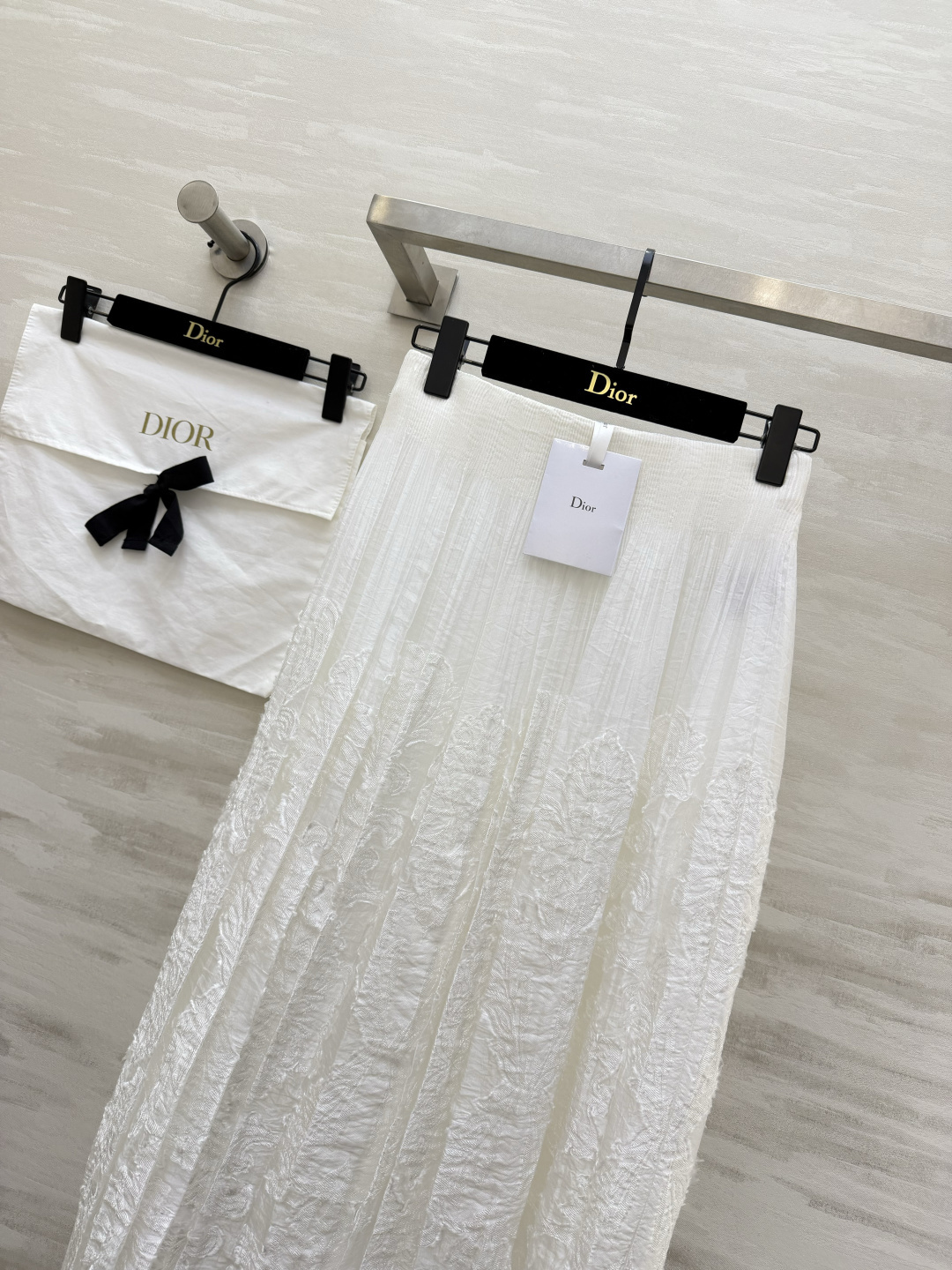 DIO♡²⁶法式重工半裙✨ 重工立体浮雕提花面料 肌理感满满 高腰松紧腰 不挑腰围 藏肉显瘦 百褶压褶垂坠顺滑 走动自带