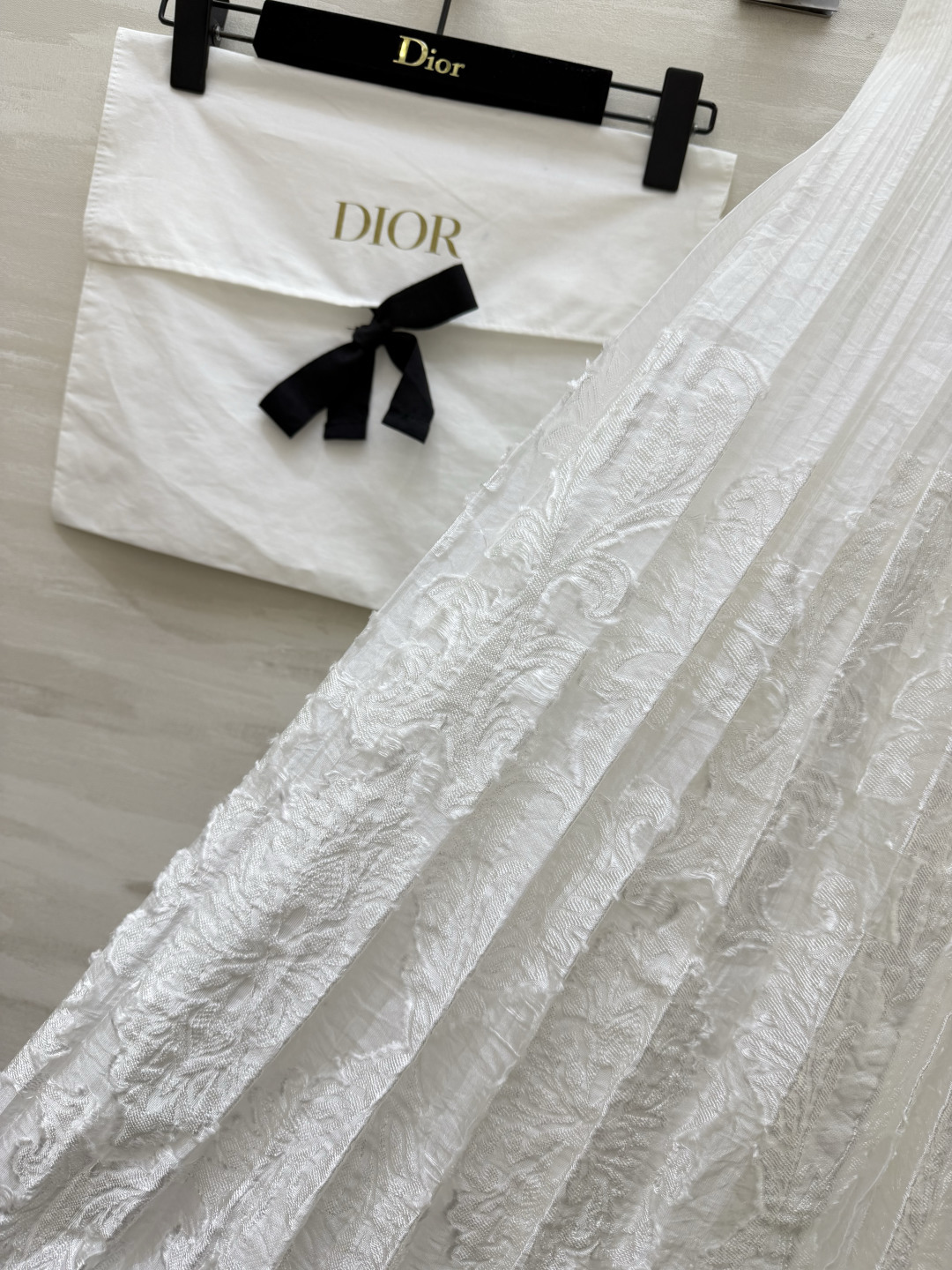 DIO♡²⁶法式重工半裙✨ 重工立体浮雕提花面料 肌理感满满 高腰松紧腰 不挑腰围 藏肉显瘦 百褶压褶垂坠顺滑 走动自带