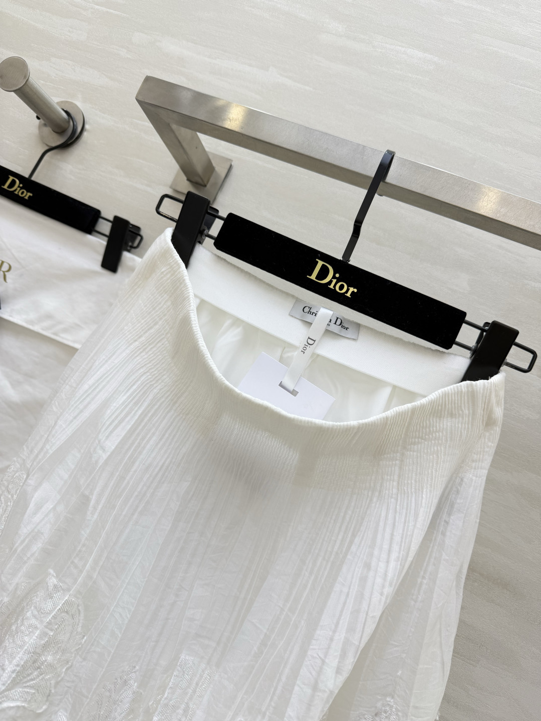 DIO♡²⁶法式重工半裙✨ 重工立体浮雕提花面料 肌理感满满 高腰松紧腰 不挑腰围 藏肉显瘦 百褶压褶垂坠顺滑 走动自带