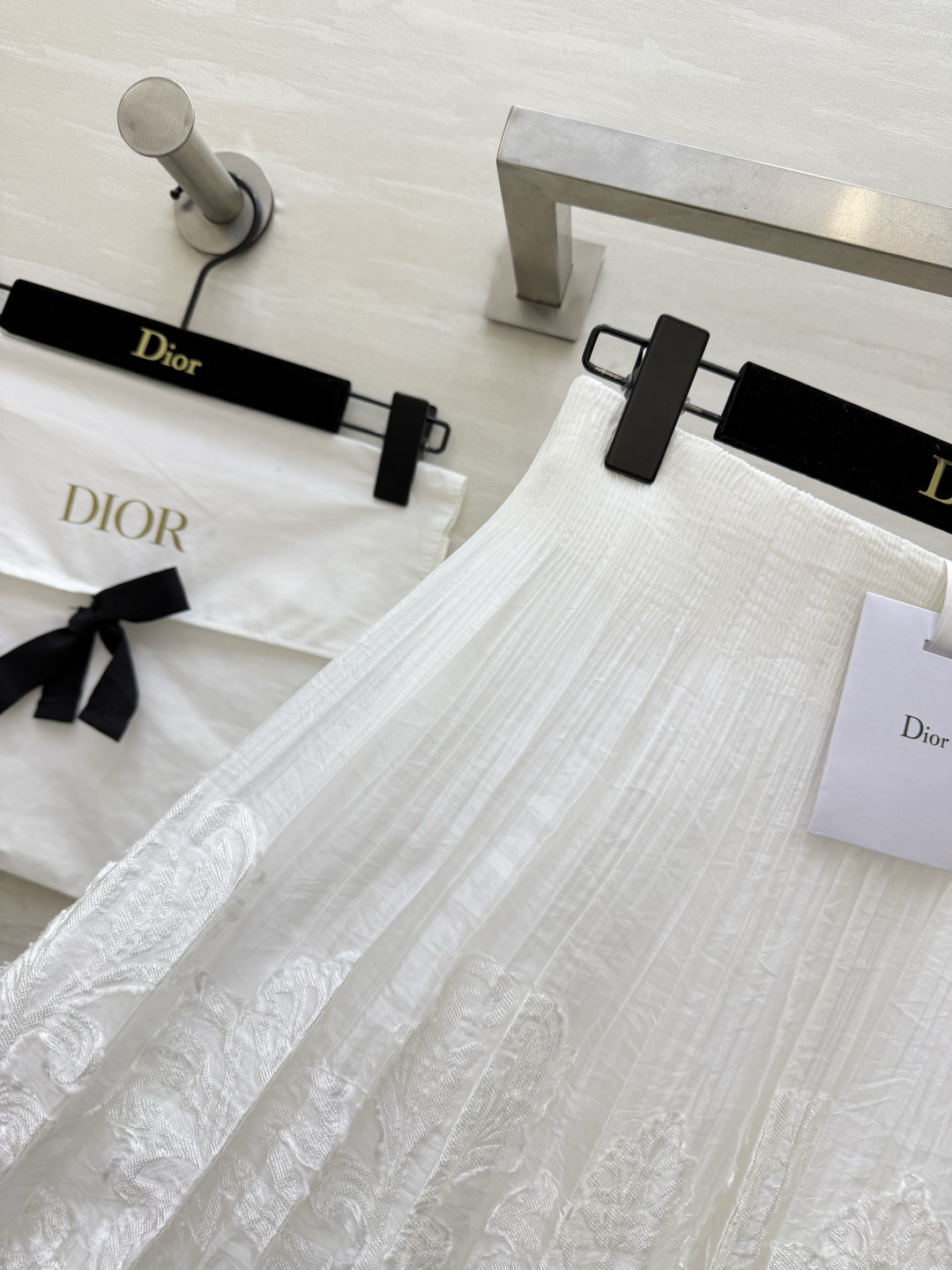 DIO♡²⁶法式重工半裙✨ 重工立体浮雕提花面料 肌理感满满 高腰松紧腰 不挑腰围 藏肉显瘦 百褶压褶垂坠顺滑 走动自带