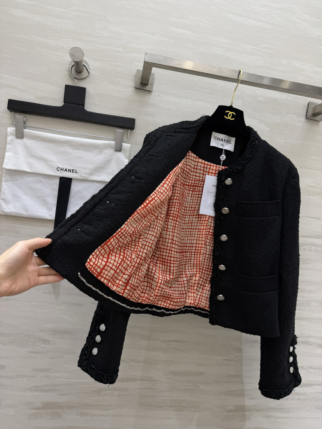 Chane♡²⁶🖤经典圆领黑色外套 粗花呢面料｜编织花边领边袖口 开模双C质感排扣 四袋设计 永不过时 常年实穿 高品质