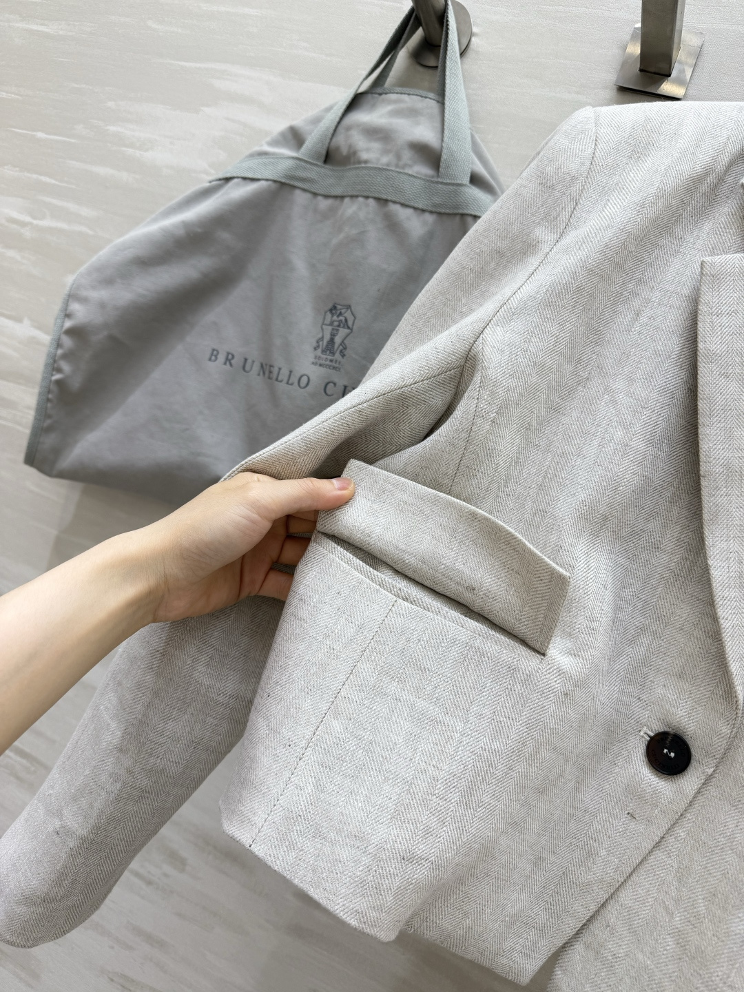 Brunello Cucinell♡²⁶🤍原色亚麻短西装 天然麻料肌理｜单扣短款剪裁 干净原生米色调 松弛利落版型 早秋