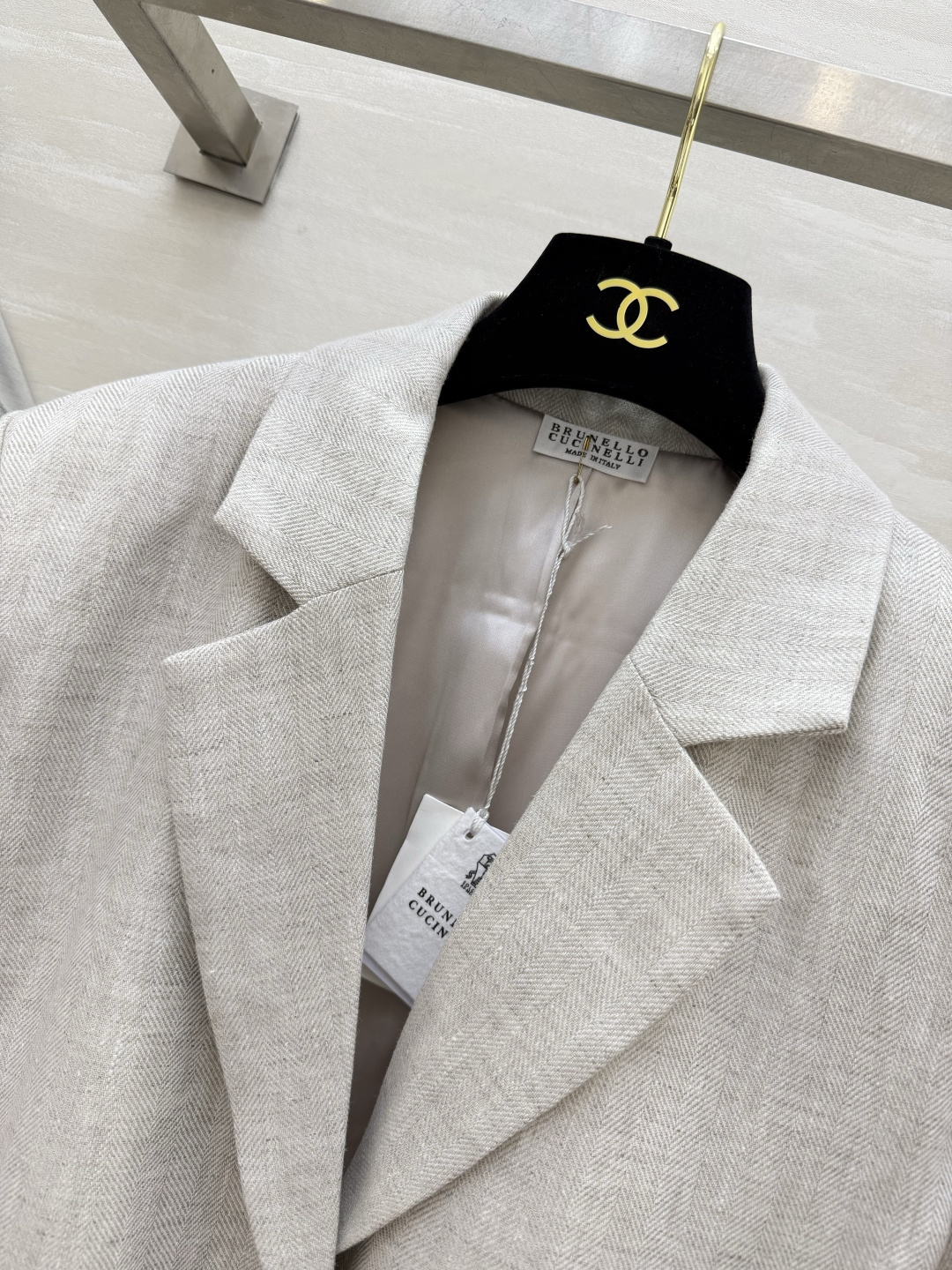 Brunello Cucinell♡²⁶🤍原色亚麻短西装 天然麻料肌理｜单扣短款剪裁 干净原生米色调 松弛利落版型 早秋