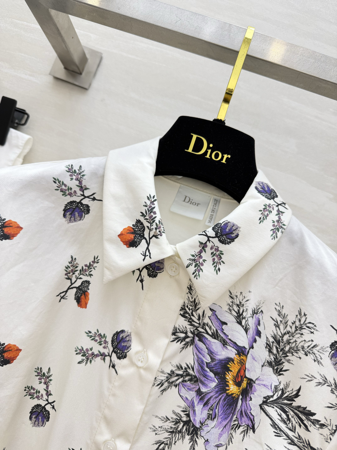 Dio♡²⁶花卉印花收腰衬衫连衣裙💐复古艺术感花卉印花 色彩灵动高级 经典翻领短袖衬衫版型，来袖口、裙摆黑色撞色包边 精
