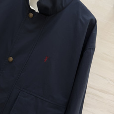 Ysl²⁶新款 翻领刺绣logo双面穿百搭休闲夹克外套 米白 藏蓝双面可穿 解锁多种风格!面料挺括度手感都超赞 翻领刺绣 Ysl²⁶新款 翻领刺绣logo双面穿百搭休闲夹克外套 米白 藏蓝双面可穿 解锁多种风格!面料挺括度手感都超赞 翻领刺绣