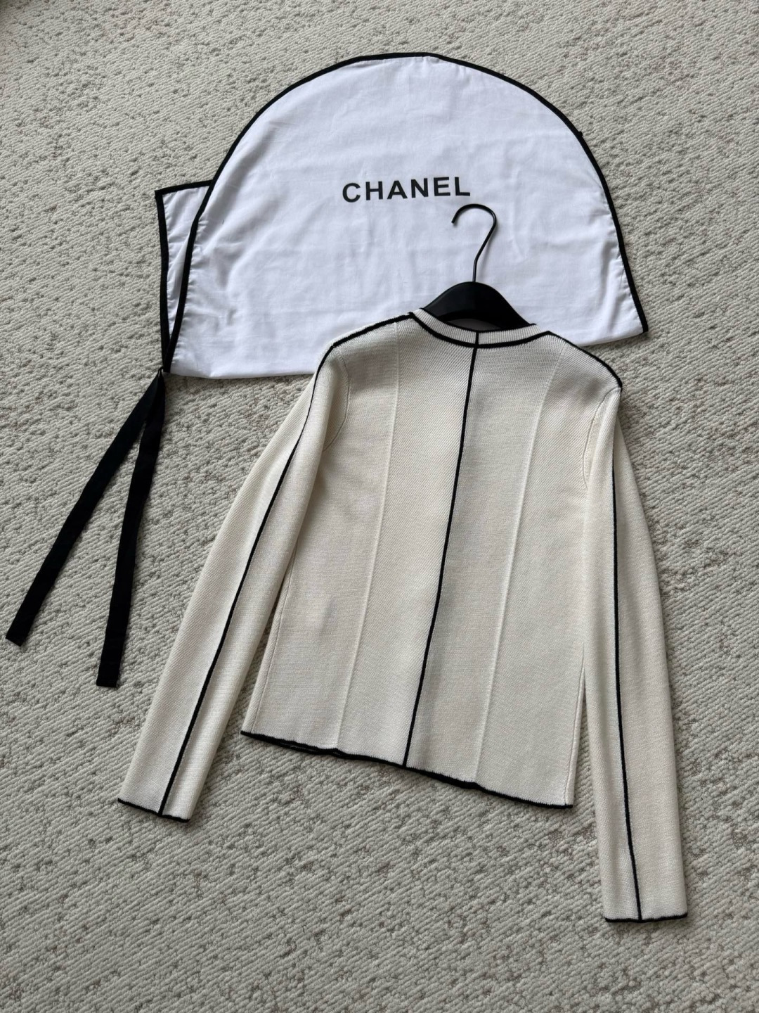 Chane♡²⁶B线条撞色开衫 高品质定制 现货首发size：36/38/40（）