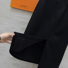 Herme♡²⁶前开衩西装中长半裙🤎沉稳深灰/经典黑双色可选 自带干练知性气质 搭配同系列棕调皮质腰带 金属锁扣精致点睛 Herme♡²⁶前开衩西装中长半裙🤎沉稳深灰/经典黑双色可选 自带干练知性气质 搭配同系列棕调皮质腰带 金属锁扣精致点睛