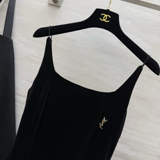 ꫛꫀꪝ今日新品🌟 🛒品牌:YSL²⁶新品 🖤:“𝑀𝑎𝑡𝑐ℎ𝑚𝑎𝑘𝑒𝑟 • 丝绒裙 ———『吊带裙』 ꫛꫀꪝ今日新品🌟 🛒品牌:YSL²⁶新品 🖤:“𝑀𝑎𝑡𝑐ℎ𝑚𝑎𝑘𝑒𝑟 • 丝绒裙 ———『吊带裙』